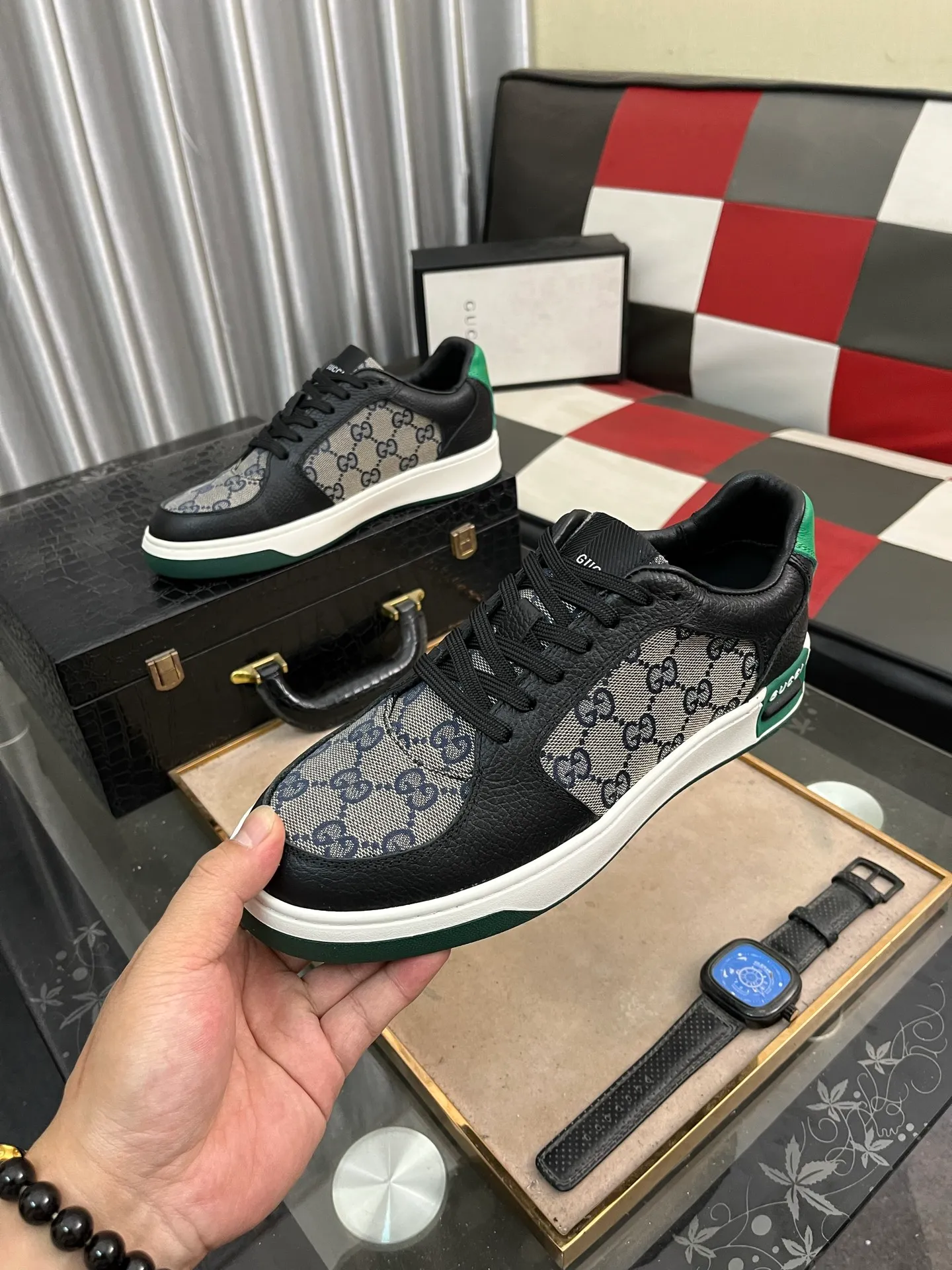 Men's shoes💰420⌚️⌚️[GUCCI] Gucci men's casual shoes are absolutely popular🔥The ultimate matching item for trendy men! The charm of super texture is unstoppable. This is the main recommendation. The upper is made of high-quality cowhide, with pig lining feet and wear-resistant rubber sole. It is noble and elegant! Extremely comfortable🎁🎁You can be as handsome as you want💪 Available in sizes 38-44 and 3️⃣colors